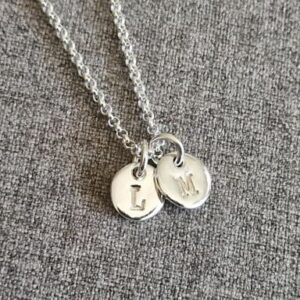 BOKSTAVSHALSBAND - silversmycke i äkta silver - handgjorda silversmycken från Brokig silversmycken