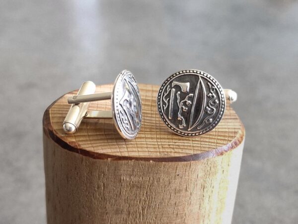 Dalarnass landskapssigill's mittdel - manschettknappar - oxiderad i äkta silver - säljs i par - handgjorda silversmycken från Brokig silversmycken