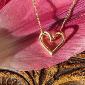 Guldhjärta - mini - på äkta guldkedja, ankarlänk - guldsmycke i 18K guld - handgjorda smycken från Brokig guldsmycken