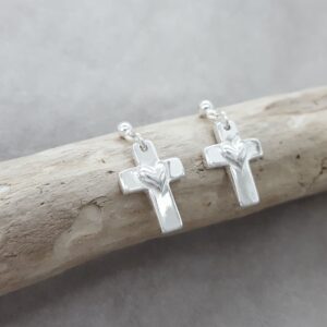 Hjärta - kors - örhängen silver - från Brokig silversmycken