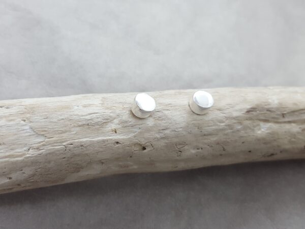 Punkt - Dot - örknoppar - örhängen silver - handgjorda från Brokig silversmycken