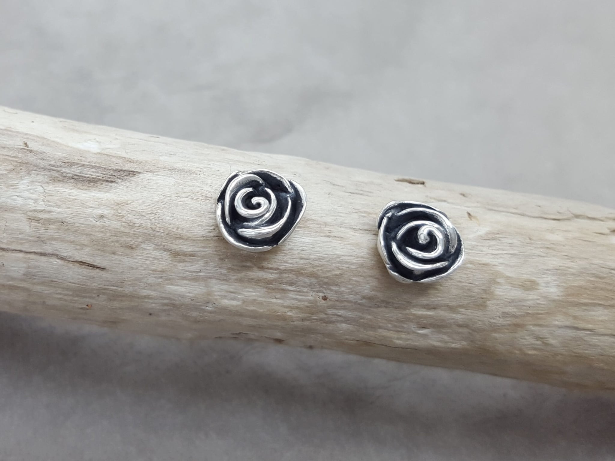 Ros - örknoppar - örhängen silver - handgjorda från Brokig silversmycken