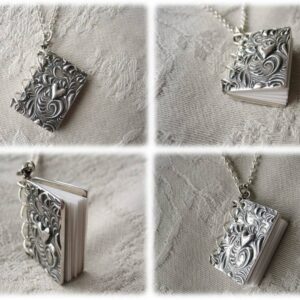 Mönstrad silverbok 2 cm hög - silversmycke i äkta silver - handgjorda silversmycken från Brokig silversmycken