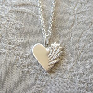 Vinghjärta - silversmycke i äkta silver - handgjort silversmycke från Brokig silversmycken